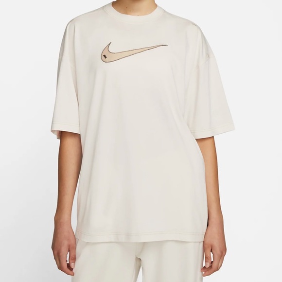 Nike Oversized T-Shirt - Picture 1 of 4